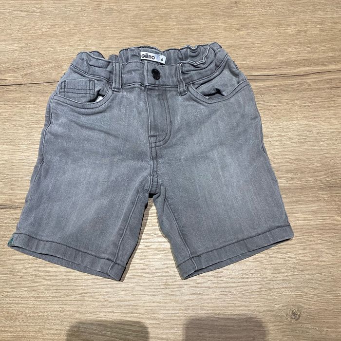 Short jeans gris