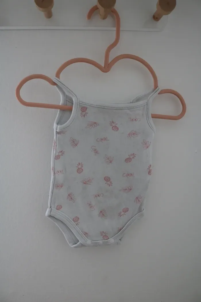 Lot bodies été fille 1 mois - photo numéro 2