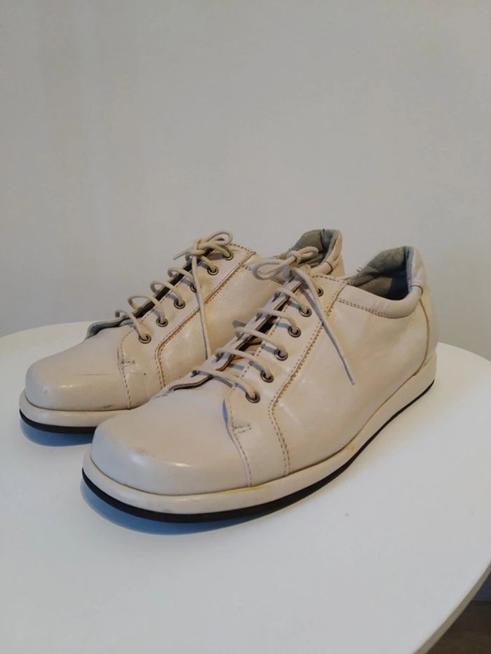 Derbies vintage taille 36 🖤 - photo numéro 2