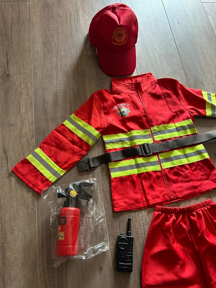 Déguisement de pompier avec accessoires 110 cm - photo numéro 2