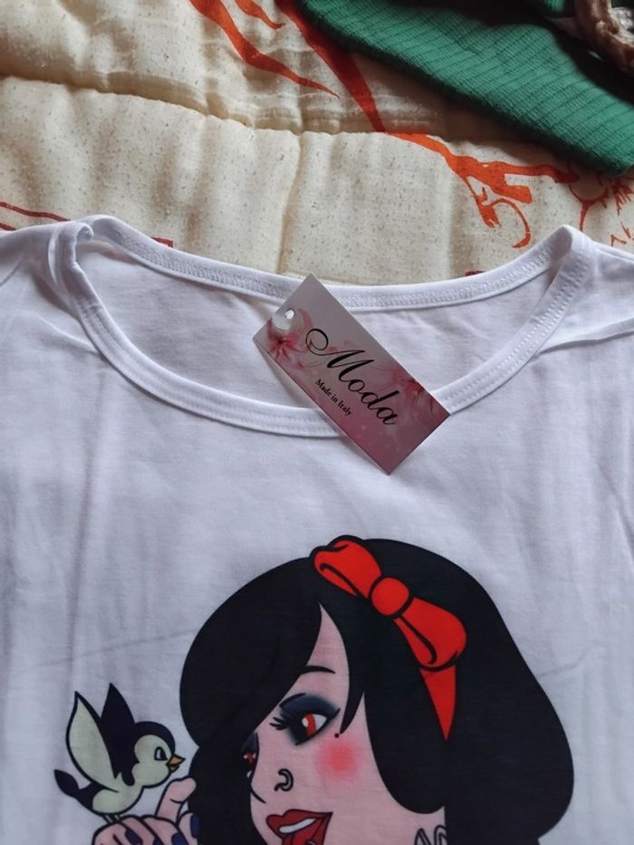 Tee-shirt blanche neige tatouée - photo numéro 3