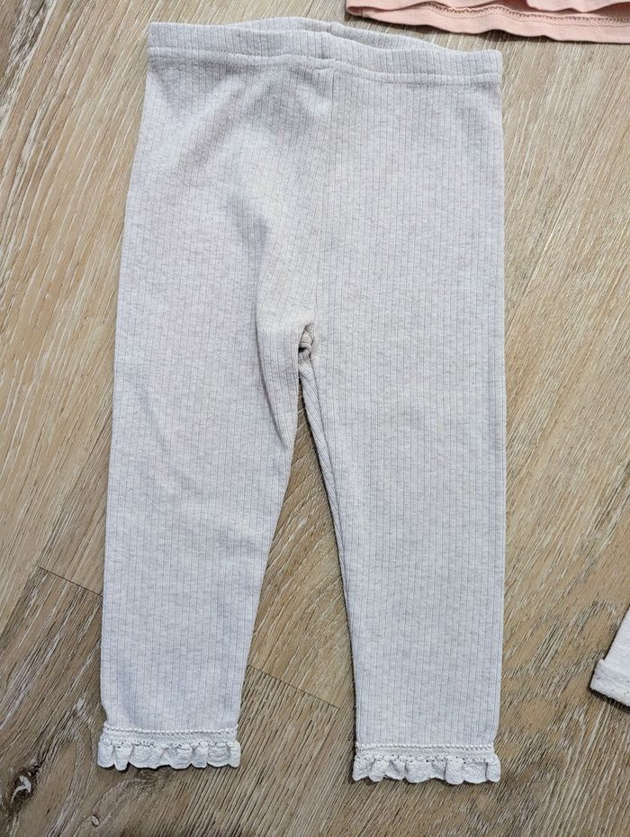 Lot 2 pantalons & 1 t-shirt 12 mois bébé fille - photo numéro 4