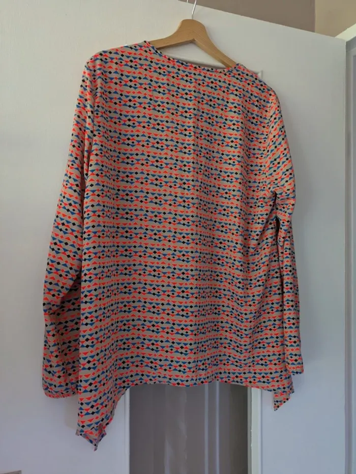 Magnifique haut blouse femme formes géométriques taille 44/46 bleu orange noir et beige - photo numéro 3