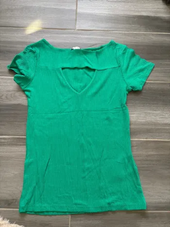 T-shirt ouvert sur le devant