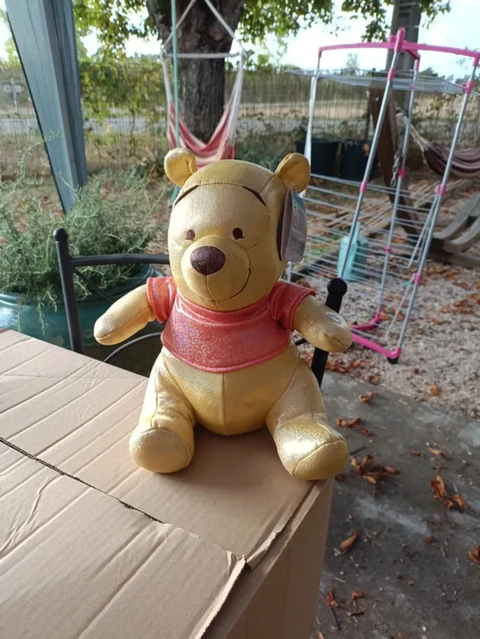 Peluche doudou Winnie l'ourson musical Disney