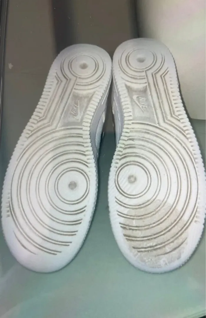 Baskets Nike Air Force 1 Blanches et Noires Pointure 36 - Bon État - photo numéro 3