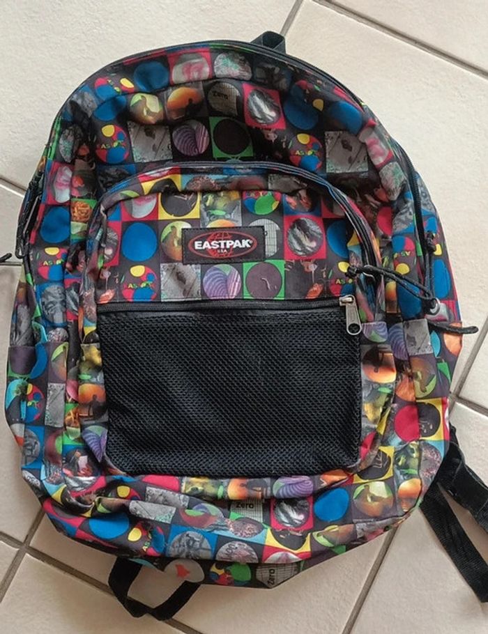 Cartable Grand sac à dos coloré Eastpak