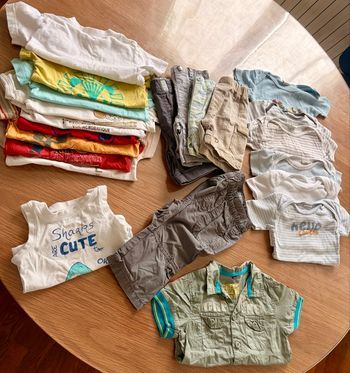 Gros lot été bébé garçon 12 mois – 23 pièces t-shirts bodies shorts chemise
