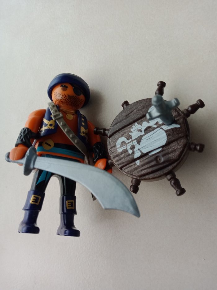 Playmobil Pirate avec bouclier - photo numéro 4