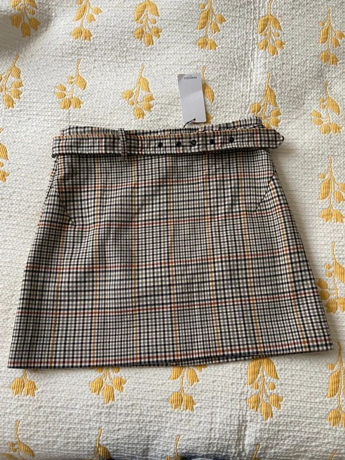 Jupe moutarde Mango longueur 41 cm taille 38 avec ceinture neuf