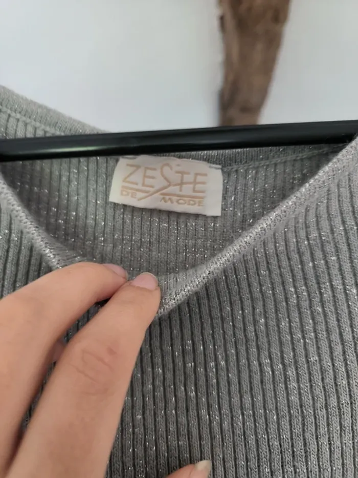 Pull gris à paillettes - photo numéro 2