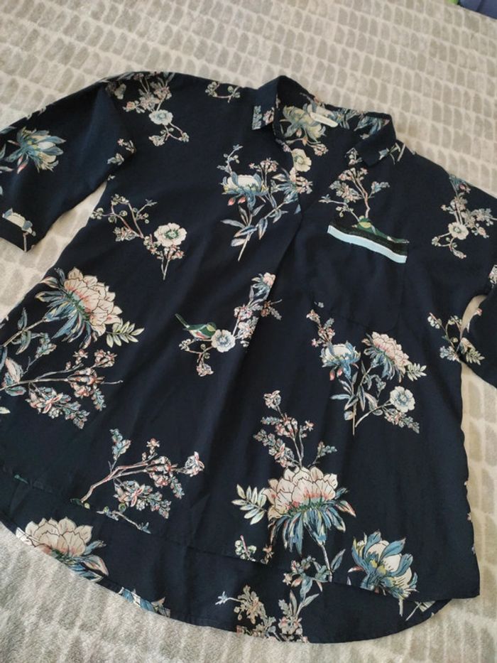 Blouse chemisier bleu marine motif fleurs manches 3/4 cache cache taille 40 - photo numéro 3