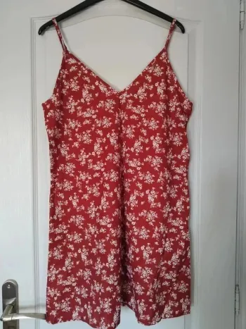 Robe d'été rouge fleurs