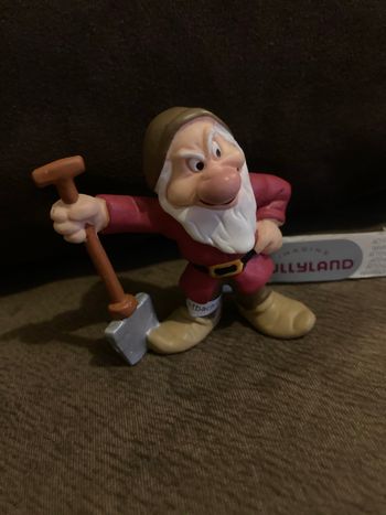 Figurine grincheux