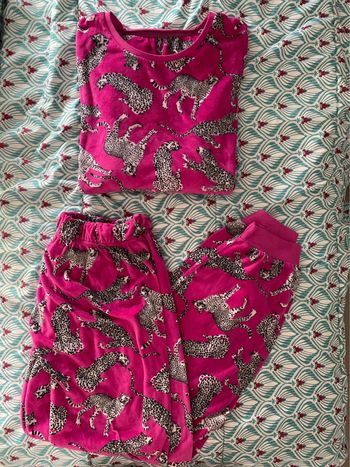 Pyjama violet avec motifs léopard