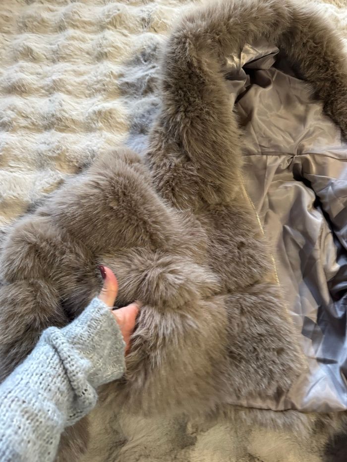 Manteau d’hiver court a poil, et bandes simili - photo numéro 8