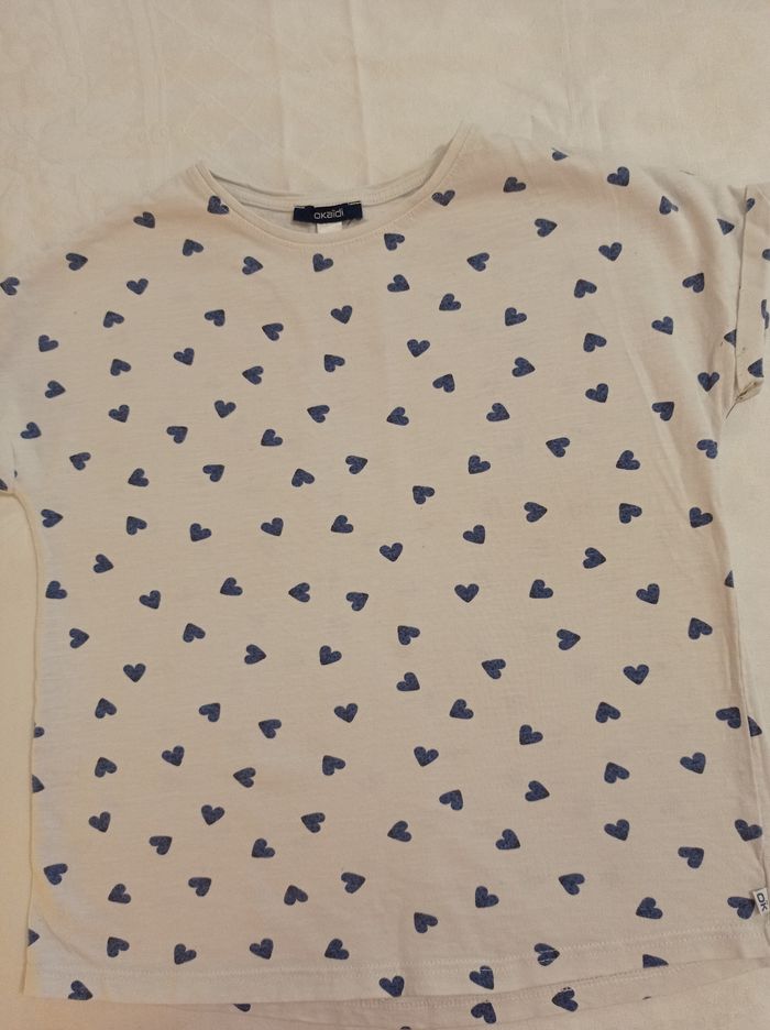 Marque Okaïdi taille 10 ans 140 cm polo manches courtes avec petit revers en Manche couleur blanc avec des petits cœurs bleus voir photos - photo numéro 6