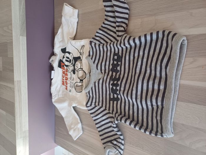 2 sweats garçons Taille 1 mois