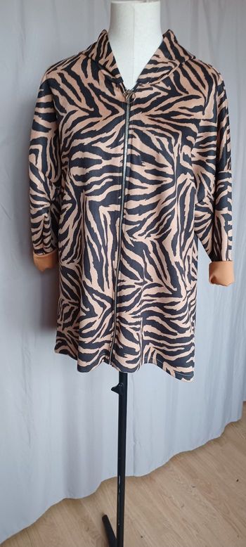 Très jolie veste à capuche femme T U