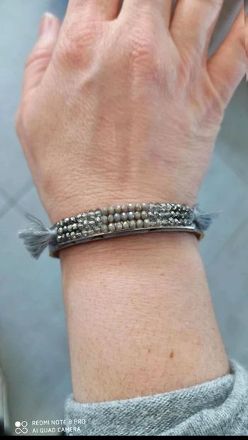 Bracelet  aimanté  gris  argenté
