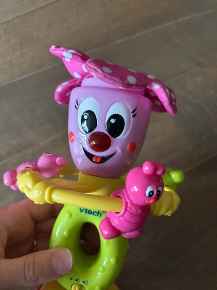 Fleur à ventouser vtech bon état - photo numéro 2