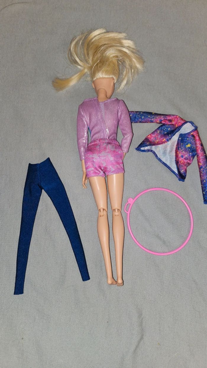 Barbie gymnaste et 5 accessoires - photo numéro 2