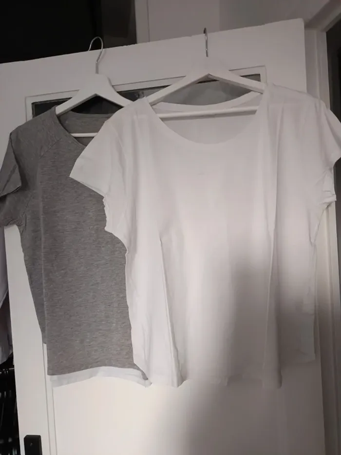 Lot 2 tee shirts - photo numéro 2