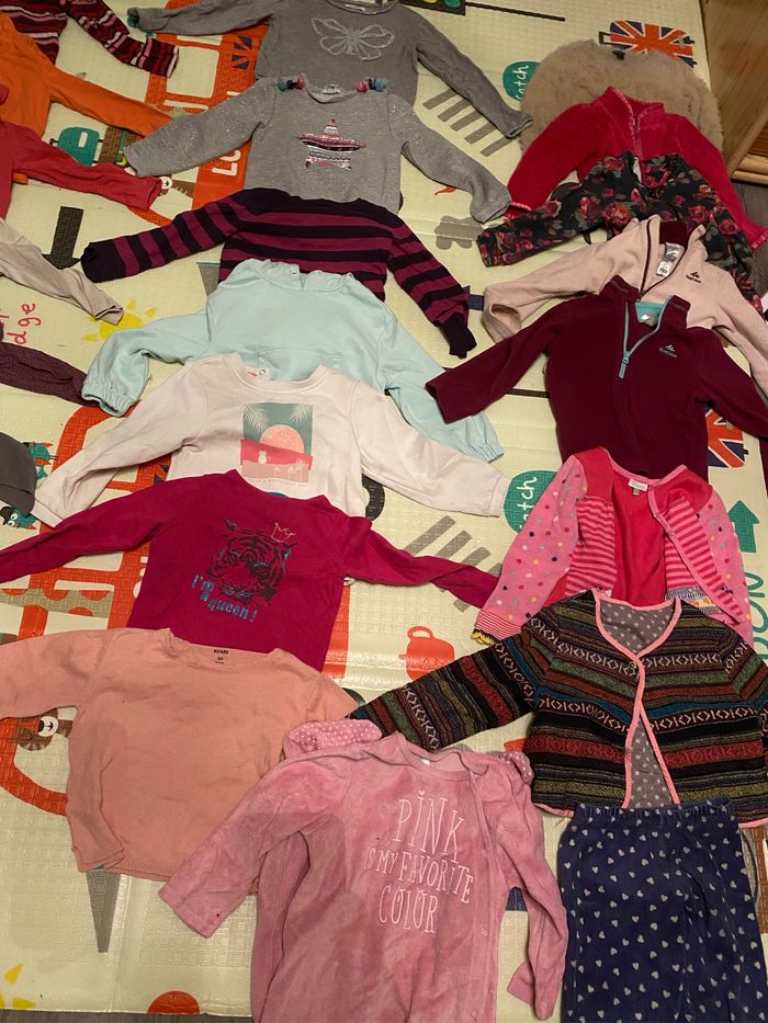 Lot 23 pulls/sous pull/gilets taille 3 ans - photo numéro 4