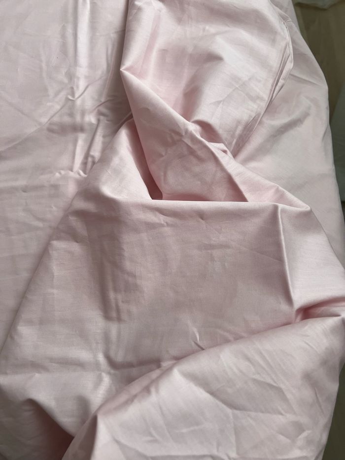 Housse de couette Guy Laroche 260x240 et deux taies d’oreillers 65x65 cm neuf avec étiquette - photo numéro 2