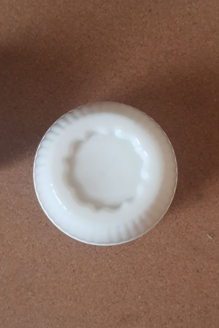 Poudrier "Avon" en verre de lait des années ~1970 - photo numéro 5