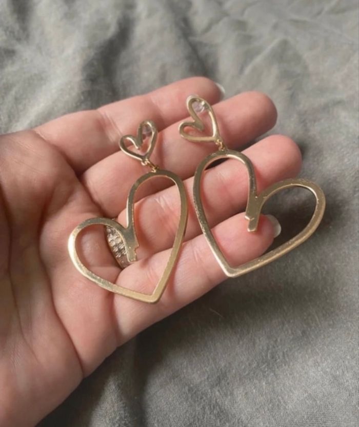 Boucles d’oreilles pendantes NEUVES pour femme forme de coeurs 💛 couleur doré - photo numéro 3