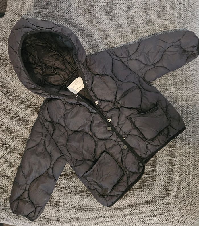 Manteau noir léger avec capuche ZARA 12-18 MOIS
