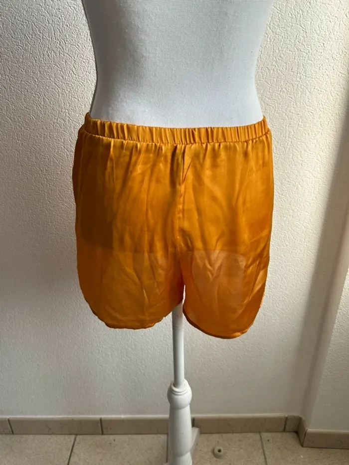 Short jaune moutarde - photo numéro 2