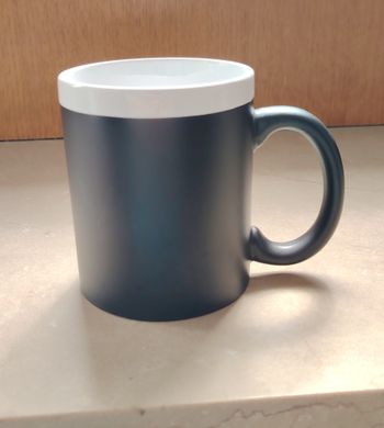 Tasse originale effet ardoise (Vous pouvez écrire dessus avec un feutre blanc ou une craie)