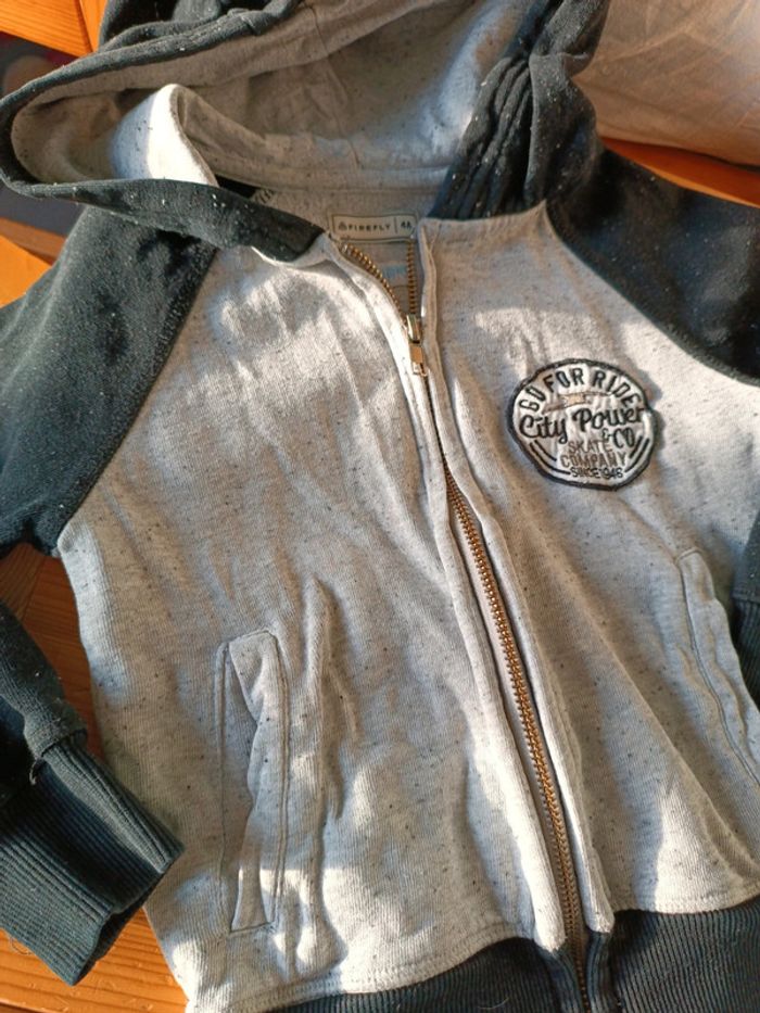 Gilet gris et noir 4 ans - photo numéro 3