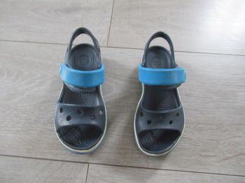 Sandales noir et bleu en plastique à scratch CROCS Taille 25 - 26 ( C9)