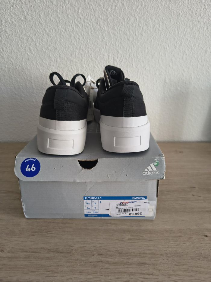 Chaussures baskets sneakers Adidas basse Homme FUTUREVULC noir blanche neuves taille 46 - photo numéro 4