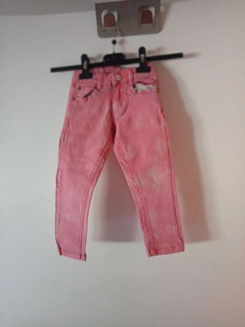 Joli pantalon rose. 3 ans