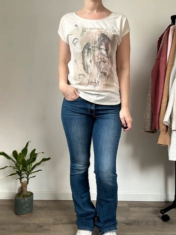 Tee-shirt blanc imprimé vintage Camaieu, taille 38, fluide et agréable, en très bon état 💖