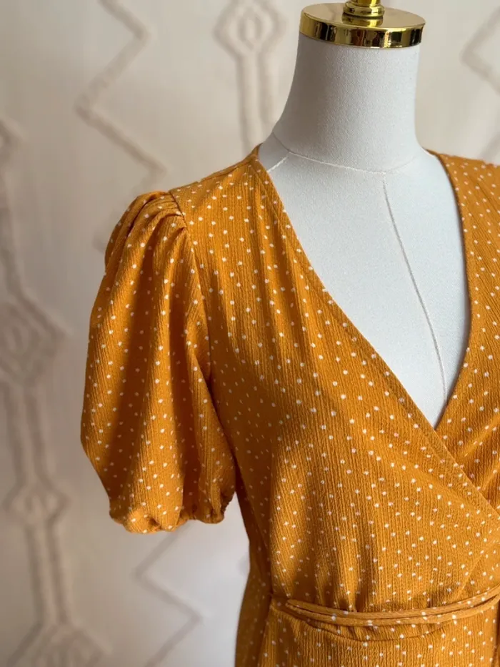 Robe portefeuille moutarde à pois MANGO – coupe cache-cœur, manches bouffantes, taille XS - photo numéro 6
