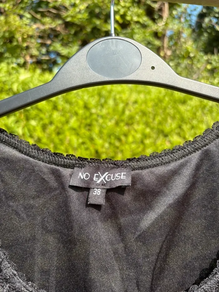 Robe noire chic en dentelle doublée – Marque No Excuse - photo numéro 4