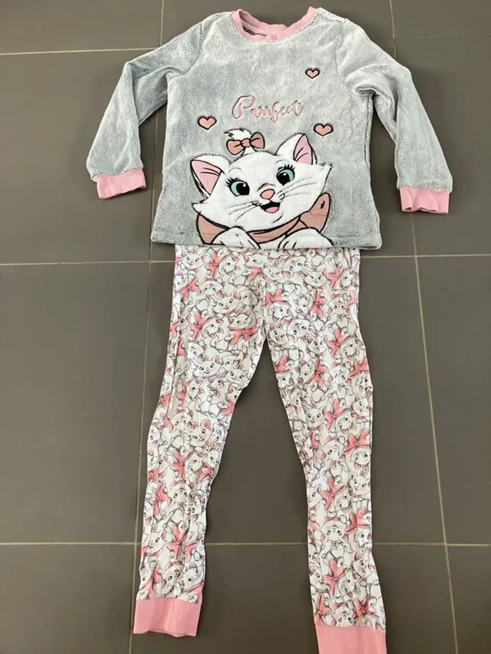 Pyjama aristochats 7-8 ans en très bon état