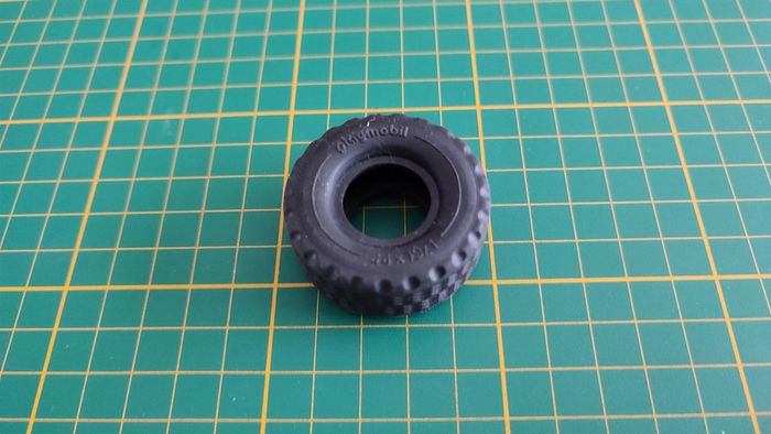 Pneu camion référence 30 82 2180 pièce détachée Playmobil #C44 - photo numéro 2