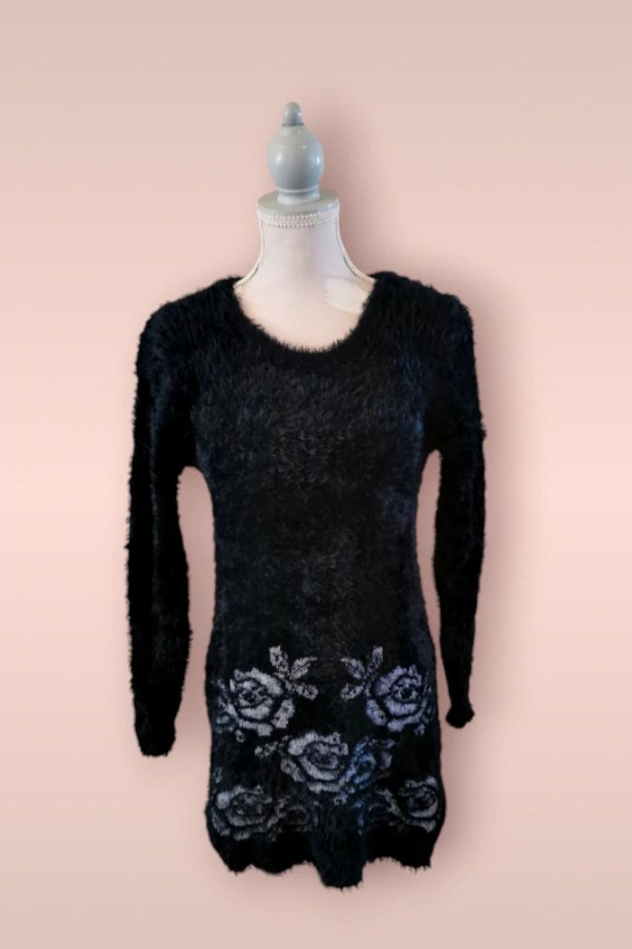 Robe en pilou avec roses noire et grise taille 8 ans