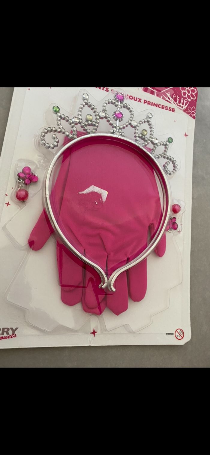 Kit princesse avec couronne bloucles d'oreilles et gants rose - photo numéro 3