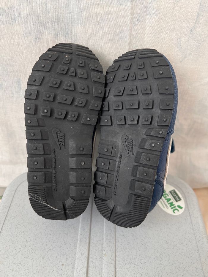 Paire de baskets Nike, taille 23,5 - photo numéro 4