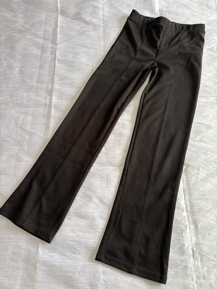 Pantalon noir bas évasé