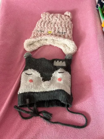 Lot de 2 bonnets taille 6/12 mois