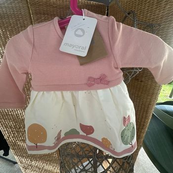 Robe  2- 4 ans neuf  très jolie  65cm