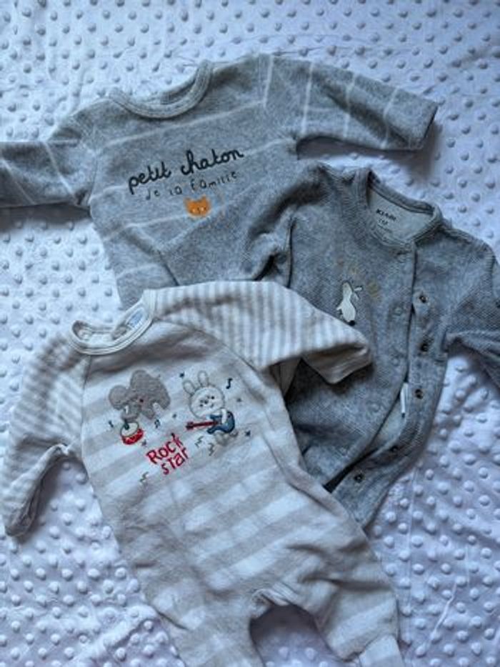 Lot de vêtements bébé un mois - photo numéro 6